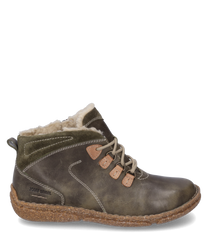 Die Stiefelette aus braunem Leder mit grünlichen Akzenten und Schnürung besticht durch ihr warmes weiches Innenfutter. Die robuste Sohle und die sorgfältigen Nähte verleihen dem Schuh einen rustikalen Charme ideal für kalte Tage.
