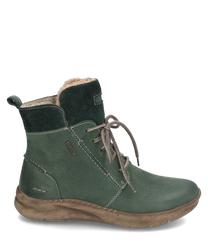 Der grüne Stiefel ist aus strukturiertem Leder gefertigt und besitzt einen Reißverschluss an der Seite. Er zeichnet sich durch ein weiches Innenfutter und eine robuste Sohle aus.