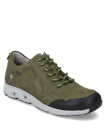 Grüner Sneaker mit Schnürung aus Wildleder und Textil mit dunkelgrünen Schnürsenkeln und schwarzer Verstärkung an der Zehenkappe. Die Sohle ist beige und strukturiert was für zusätzlichen Halt sorgt.
