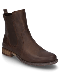 La bota mostrada está hecha de cuero marrón con una cremallera lateral para facilitar su puesta. Tiene una suela robusta y un logo discreto en el talón ideal para una apariencia elegante y cómoda.