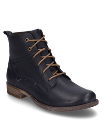 La botte en couleur Océan est fabriquée en cuir de haute qualité et dispose d'un laçage pour un maintien optimal. La chaussure a une semelle robuste et est idéale pour une apparence élégante et confortable.