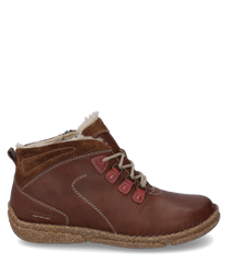 La bota está hecha de cuero marrón con forro de piel beige. Cuenta con un sistema de cordones con detalles rojos y una suela robusta de color natural.