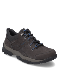 Una scarpa sportiva in pelle marrone scuro con lacci blu. La scarpa ha una suola robusta e aderente ed è adatta per attività all'aperto.