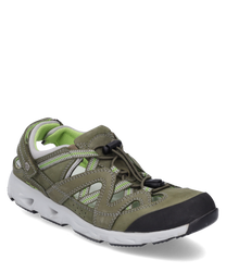 De sneaker is gemaakt van olijfgroen materiaal en heeft een vetersluiting. Hij heeft lichtgroene binnenbekleding en witte geprofileerde zolen voor optimale grip.