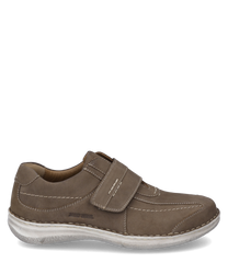 The brown leather shoe features a practical Velcro closure. The light sole and contrasting decorative stitching give it a modern look.