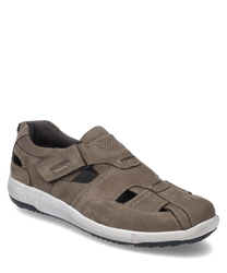 Sandale en cuir marron avec fermeture velcro. Le design se distingue par des découpes respirantes et une semelle robuste de couleur gris clair.
