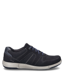 The half shoe in indigo combination features an upper made of dark blue leather and a distinctive lacing. The light sole and contrasting seams give the shoe a modern sporty look.