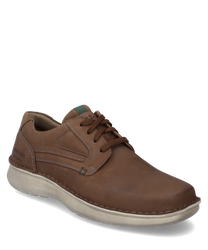 The half shoe in tobacco combination color is made of high-quality leather and features a classic lacing. The light sole and fine decorative seams give the shoe an elegant and modern look.