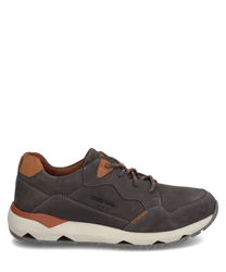 De sneaker van donkergrijs leer valt op door zijn contrasterende roestbruine details en een lichtgrijze geprofileerde zool. De schoen is voorzien van een klassieke vetersluiting en is ideaal voor casual outfits.