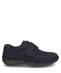 The half shoe made of dark blue leather features a practical Velcro closure. Distinctive decorative seams and the robust slightly profiled sole give the shoe a sporty-elegant look.