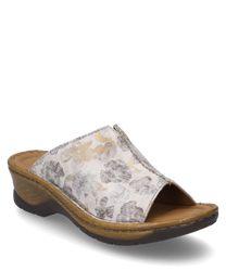 Le sabot est fabriqué en cuir de haute qualité et présente un motif floral dans des nuances de gris douces. Il dispose d'un élastique pratique comme fermeture et d'une semelle confortable teinte en brun avec un léger talon compensé.