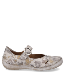 La sandale est fabriquée en cuir imprimé dans des tons beiges et gris avec un motif floral. Elle dispose d'une fermeture à boucle et d'un bout arrondi ce qui ajoute une touche d'élégance au design.