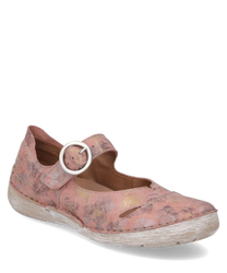 The sandal is made of pink leather with a floral pattern. It features a round buckle as a closure and a lightly worn sole that gives the shoe a vintage look.