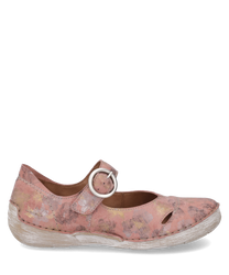 The sandal is made of pink leather with a floral pattern. It features a round buckle as a closure and a lightly worn sole that gives the shoe a vintage look.