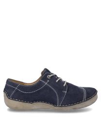 La chaussure basse dans la variante de couleur 'ocean-kombi' est en cuir bleu foncé avec des coutures blanches marquées. Elle dispose d'un laçage et d'une semelle gris clair qui lui confère un look décontracté.