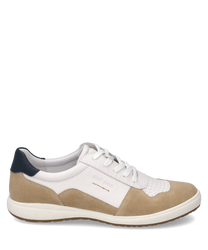 Moderner Sneaker mit Schnürung aus einer Kombination von weißem Leder und beigem Wildleder. Der hellgraue Einsatz an der Ferse und die perforierte Zehenpartie verleihen dem Schuh einen sportlichen Look.