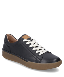 La sneaker en noir-combiné présente un design élégant avec une tige lisse en cuir noir. Il dispose d'un laçage blanc et d'une semelle en caoutchouc marron pour un confort optimal.