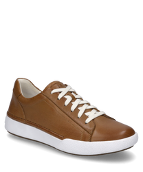 Beżowy sneaker z wiązaniem z imitacji skóry charakteryzuje się gładką powierzchnią i białymi sznurówkami. Podeszwa jest biała i kontrastuje z cholewką co nadaje butowi klasyczny wygląd.