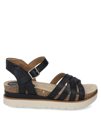 Zwarte sandaal met verstelbare klittenbandsluiting bovenmateriaal van leer. De sandaal heeft een beige zool van kurk en rubber die extra comfort biedt. Ideaal voor de zomer en casual outfits.