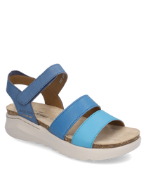 La sandale a une fermeture velcro et est fabriquée en cuir lisse bleu. Elle a une semelle claire et deux brides bleu clair qui assurent confort et style.