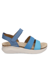 La sandale a une fermeture velcro et est fabriquée en cuir lisse bleu. Elle a une semelle claire et deux brides bleu clair qui assurent confort et style.