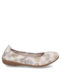 Die creme-multi Ballerina ist aus einem weichen Material gefertigt und zeigt ein florales Muster in Grau- und Gelbtönen. Der Schuh hat einen bequemen Gummizug als Verschluss und eine flache braune Sohle.