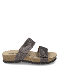 Sandale brune avec deux bandes velcro réglables et un dessus tressé. La semelle est fabriquée en liège et en caoutchouc offrant confort et stabilité.