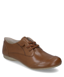 De cognackleurige halfhoge schoen is gemaakt van glad leer en heeft een vetersluiting voor optimale steun. De schoen heeft een eenvoudige stikselversiering aan de zijkanten en een platte beige zool.