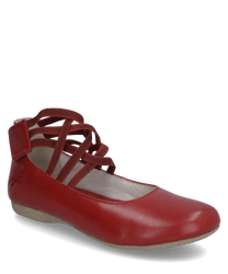 Chaussure demi-ouverte rouge en cuir avec fermeture velcro. La caractéristique particulière est les sangles élastiques croisées qui assurent un bon ajustement.