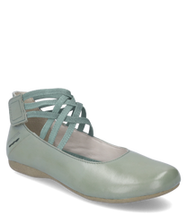The green shoe made of smooth leather impresses with its Velcro closure and elegant crossed straps. The flat sole offers high wearing comfort making it ideal for everyday use.