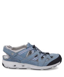 Leichter Sneaker mit Schnürung in hellblauem Leder durchbrochenem Design und kontrastierenden schwarzen Details. Die weiße Sohle bietet optimalen Halt und Komfort während die gepolsterte Innensohle für zusätzlichen Tragekomfort sorgt.