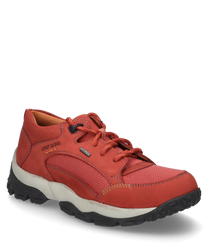 Chaussure demi-rouge à lacets en cuir et textile. La chaussure a une semelle noire robuste et des détails de logo sur les côtés.