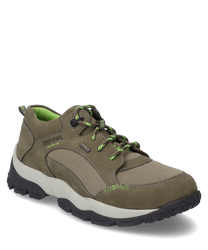 Ein sportlicher Halbschuh mit Schnürung in Olivgrün und Beige. Der Schuh besteht aus Leder und Textil mit markanten Nähten und einer robusten zweifarbigen Sohle für optimalen Halt.