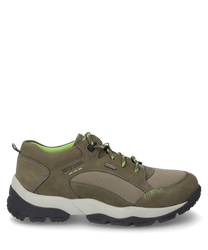 Ein sportlicher Halbschuh mit Schnürung in Olivgrün und Beige. Der Schuh besteht aus Leder und Textil mit markanten Nähten und einer robusten zweifarbigen Sohle für optimalen Halt.