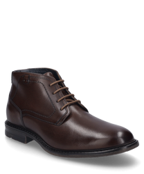 Stivaletti color cognac in pelle lucida con chiusura a lacci. La scarpa ha cuciture decorative discrete e una robusta suola nera.
