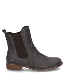La bota de cuero marrón oscuro tiene un cierre de cremallera lateral y inserciones elásticas. El zapato se destaca por un sutil grabado y un tacón plano ideal para una aparición elegante y cómoda.