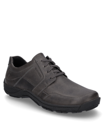 Grijze veterschoenen van leer. De schoen kenmerkt zich door zijn robuuste afwerking en comfortabele pasvorm.