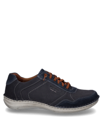De halfhoge schoen in de kleur indigo-combinatie is gemaakt van een gestructureerde stof met gladde donkerblauwe accenten. Hij heeft een vetersluiting en een lichtgrijze zool die zorgt voor een sportieve uitstraling.