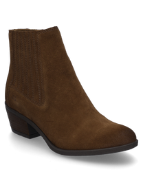 The ankle boot in the color Castagne impresses with its soft suede material and a practical zipper on the side. The low heel and subtle decorative seams give the shoe an elegant yet comfortable look.