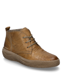 La bota de cuero marrón claro cuenta con un cordón para un ajuste óptimo. El zapato tiene una suela robusta y antideslizante y muestra detalles de costura discretos que subrayan el aspecto casual.