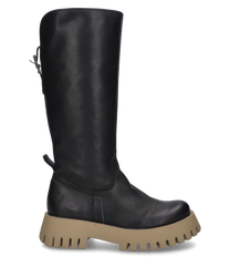 Schwarzer Stiefel aus Leder mit Reißverschluss an der Außenseite. Der Stiefel hat eine robuste hellbraune Profilsohle die für Stabilität sorgt.