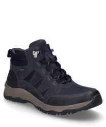 The ankle boot is made of dark blue leather with a sturdy lacing. It features a grippy sole and a warm gray lining ideal for cold days.