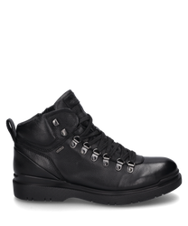 Die schwarze Stiefelette aus Leder ist mit einer robusten Schnürung und silbernen Ösen ausgestattet. Der Schuh bietet einen modernen Look mit einer leicht profilierten Sohle für zusätzlichen Halt.
