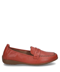 Ballerina made of soft smooth leather in reddish-brown with decorative laces and elastic closure. The shoe features a flat brown sole and offers a comfortable and stylish look for everyday wear.