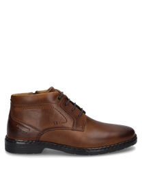 Scarpa stringata in pelle color cognac. La scarpa ha una superficie liscia e cuciture decorative discrete sui lati.