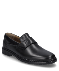 Il mocassino nero è realizzato in pelle liscia e presenta un pratico elastico come chiusura. La scarpa si distingue per il suo design semplice e una suola robusta.