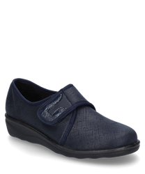 Pantoufles en tissu bleu foncé avec fermeture Velcro. Design simple et confortable idéal pour un usage quotidien.