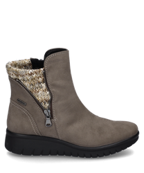 Die graue Stiefelette aus Wildleder verfügt über einen seitlichen Reißverschluss und eine schwarze Profilsohle. Der Schaft ist mit einem gestrickten mehrfarbigen Bund verziert der zusätzlichen Komfort und Stil bietet.