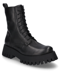 Schwarzer Stiefel mit robuster Schnürung und dicker Profilsohle. Gefertigt aus glattem Leder bietet er Langlebigkeit und Stil für den Alltag.