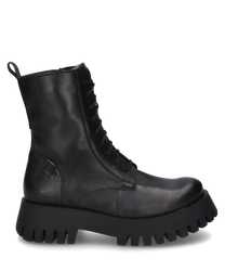Schwarzer Stiefel mit robuster Schnürung und dicker Profilsohle. Gefertigt aus glattem Leder bietet er Langlebigkeit und Stil für den Alltag.